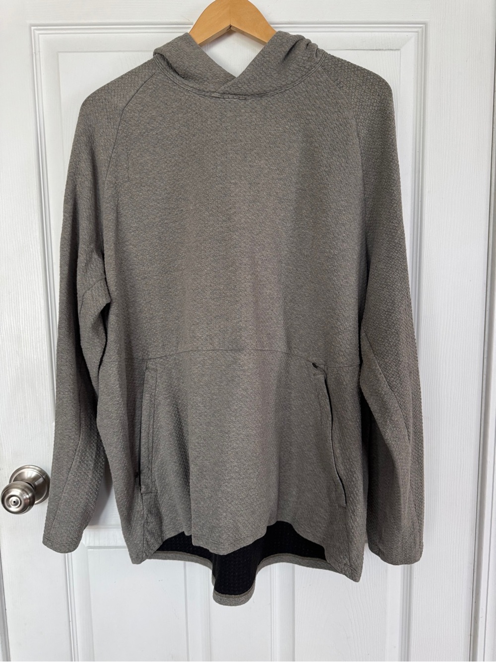 Men’s Lululemon Gray Hooded Pullover Sweatshirt